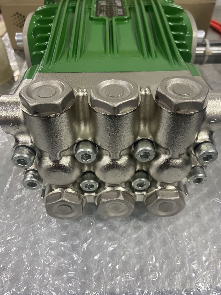 Насос, помпа для моек самообслуживания UDOR, не хавк Hawk, Interpump
