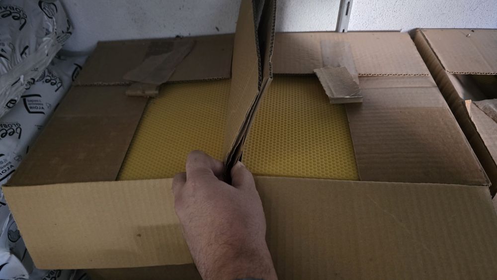 Cera de abelha em broa e moldada