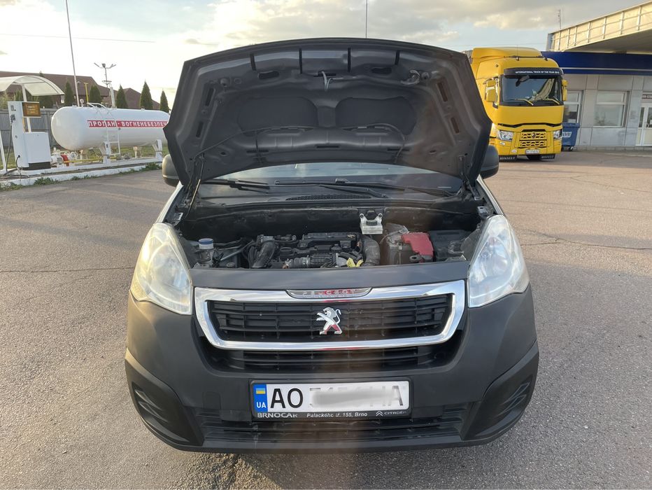 ч Peugeot Partner 2017 року випуску пасажир
