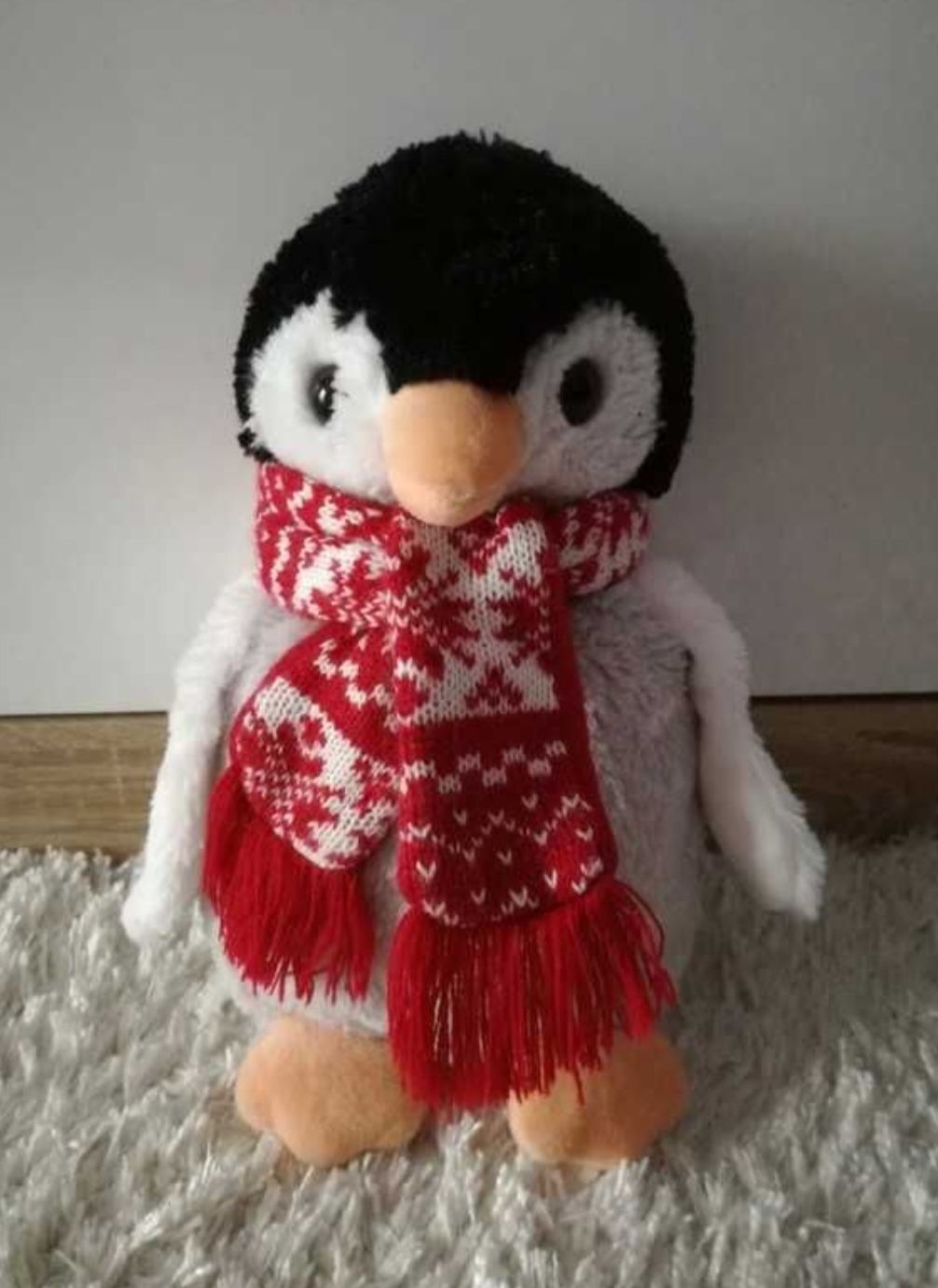 Śliczna maskotka Pingwinek w szaliku