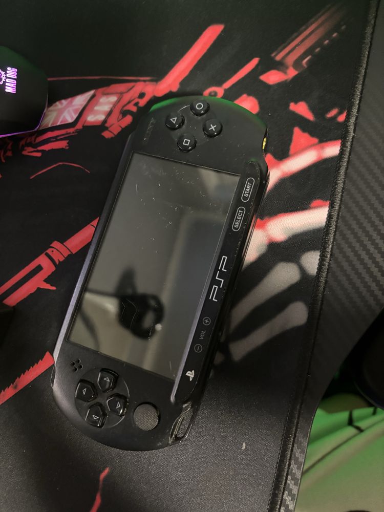 Konsola PSP E1004 + 11 gier