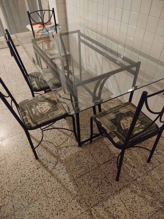 Mesa refeições + 4 cadeiras