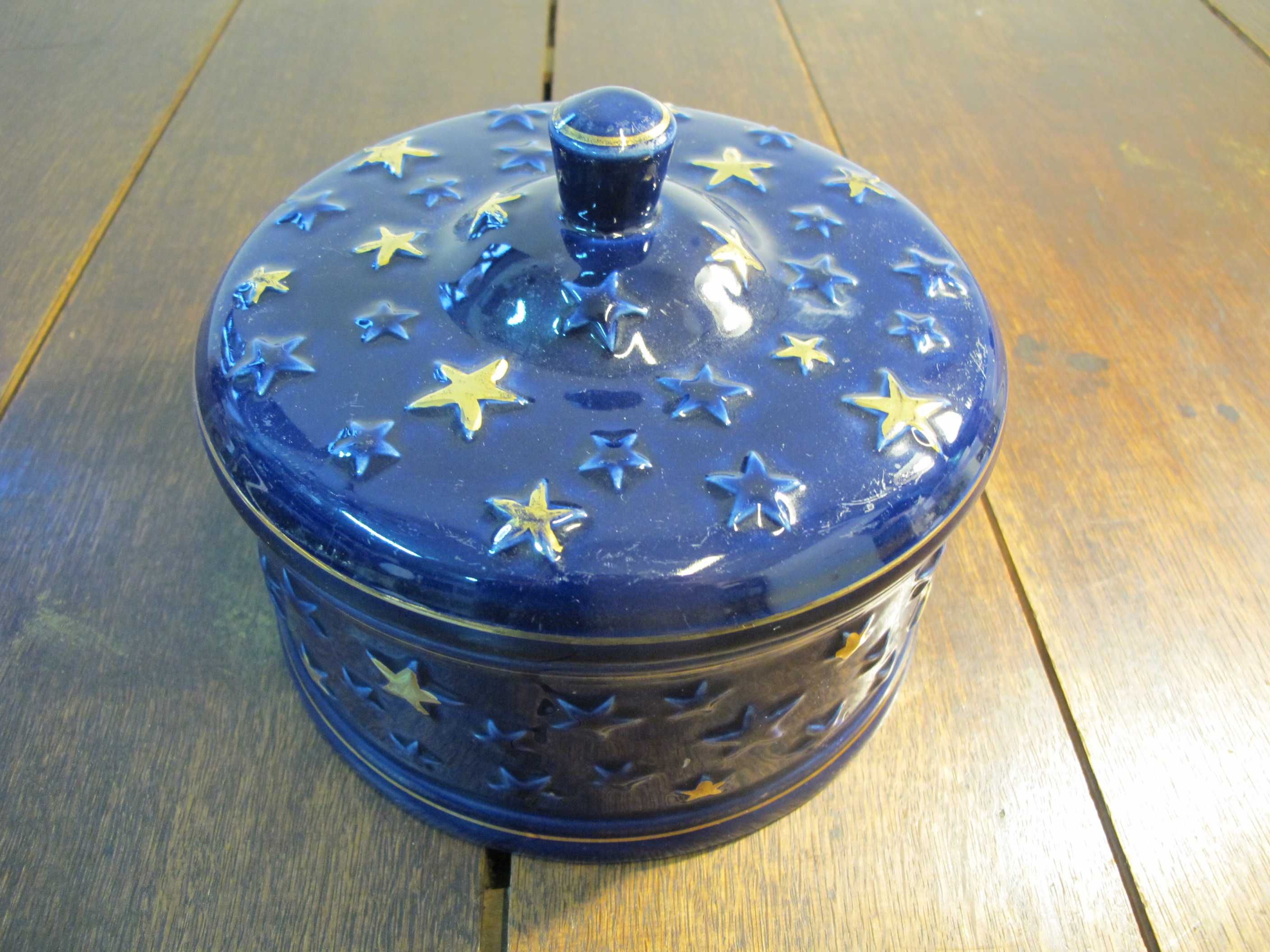Pojemnik ceramiczny na ciastka z pokrywką kobaltowy złote gwiazdki