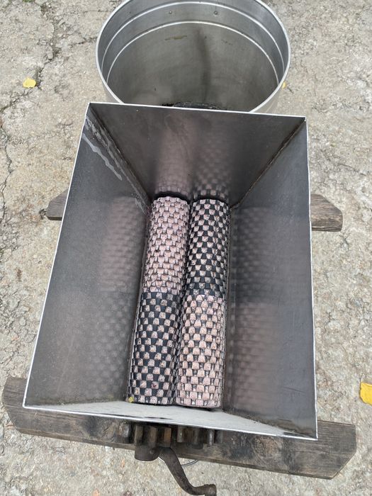 М’ялка для винограду + баки з нержавійки (комплект для виноробства)