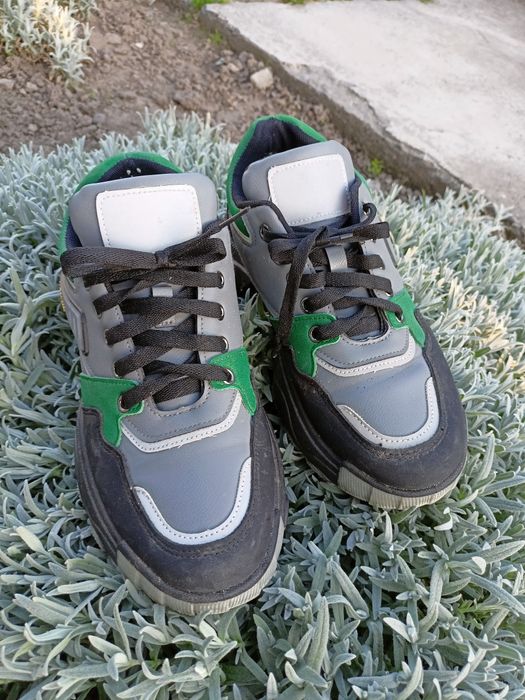 Кросівки жіночі 38 розмір