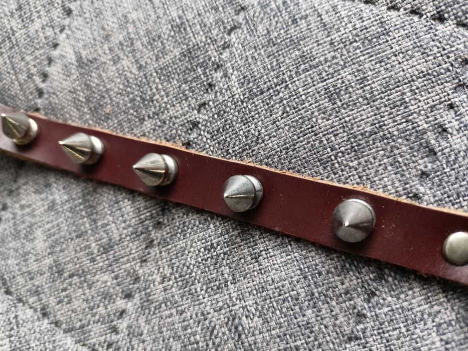 Bransoletka skórzana na klamrę z ćwiekami