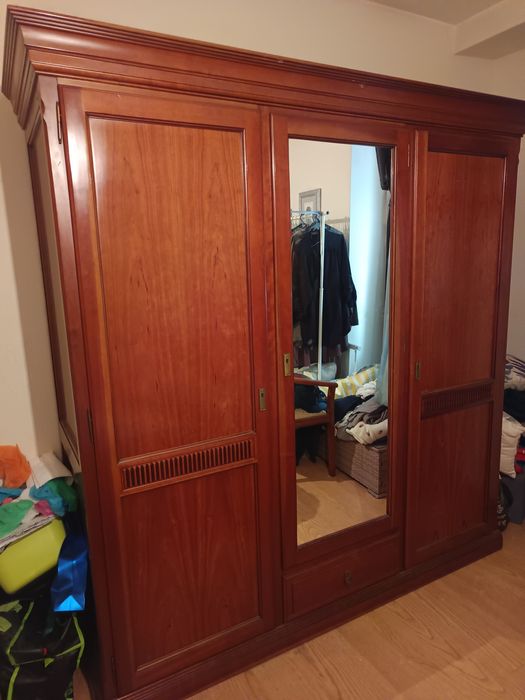 Roupeiro em cerejeira