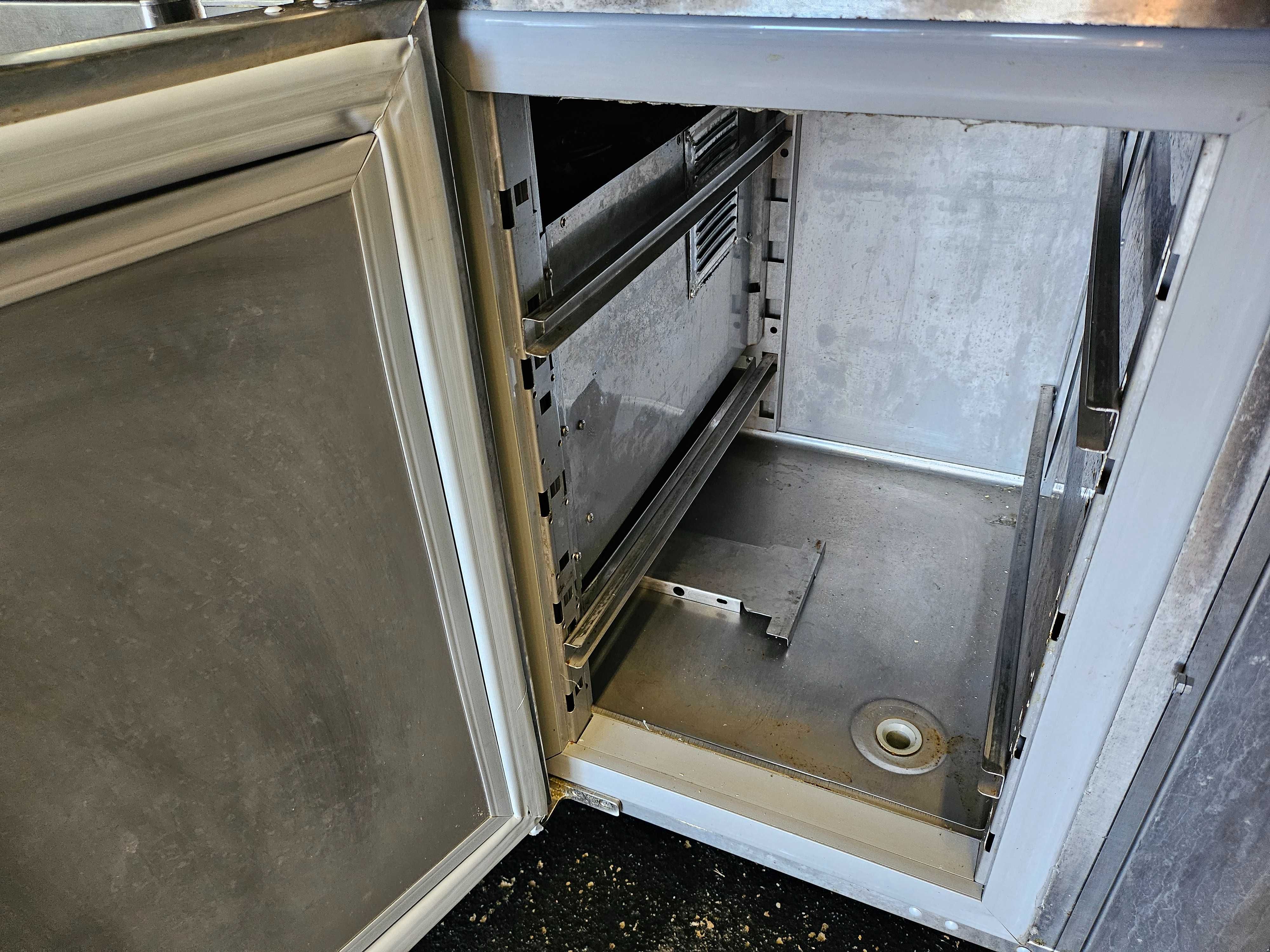 Saladette com mesa de trabalho