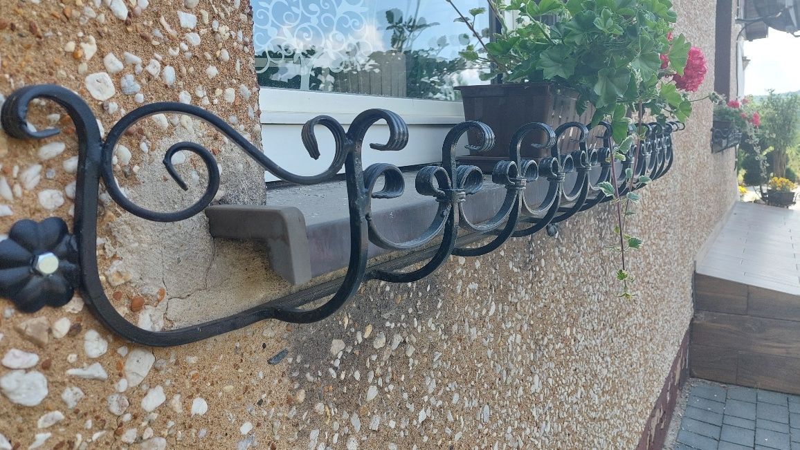 Kwietniki na parapet