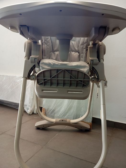 Cadeira da marca Chicco para refeição e/ou espreguiçadeira do bebé