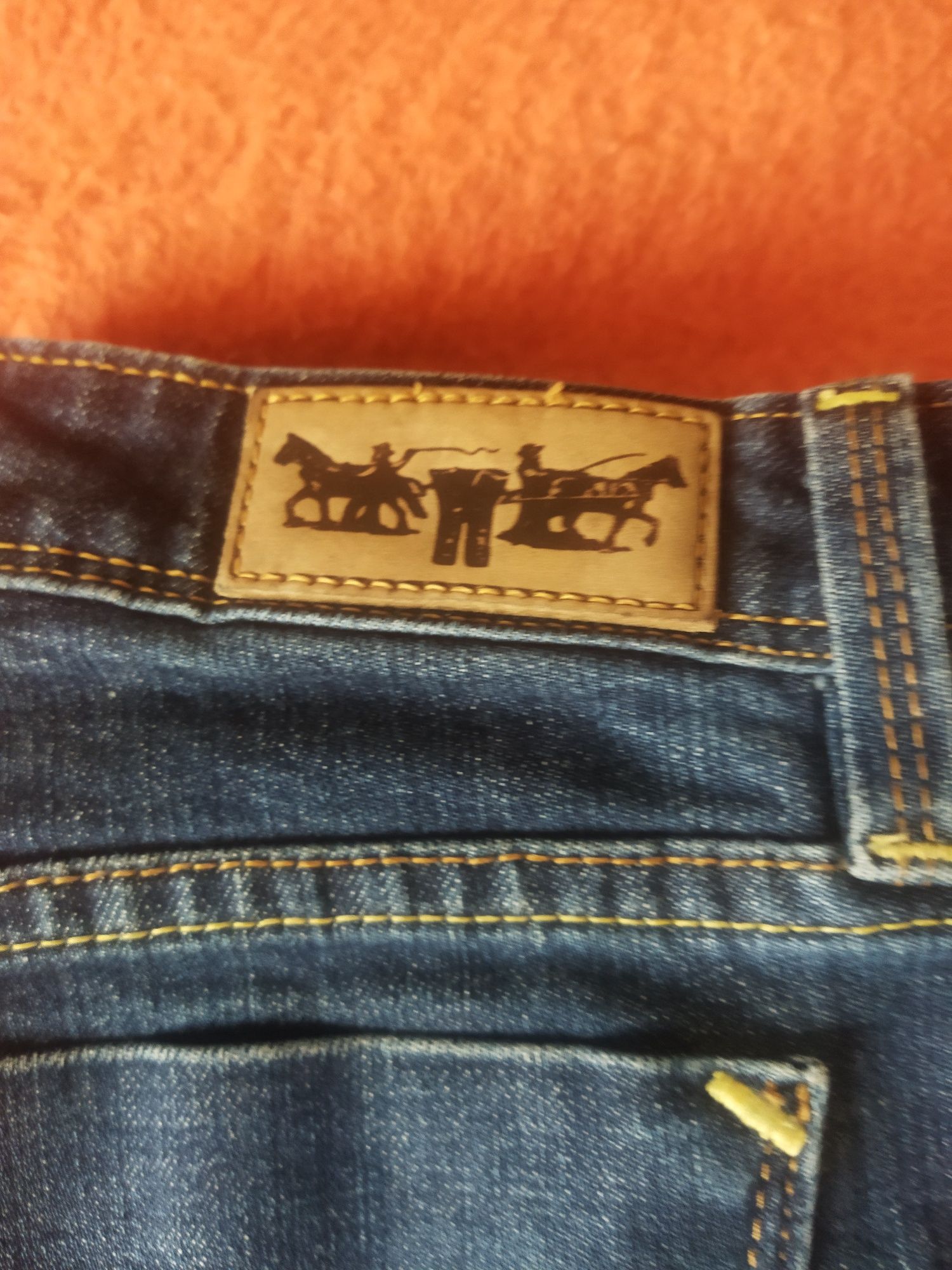 Продам штани levis