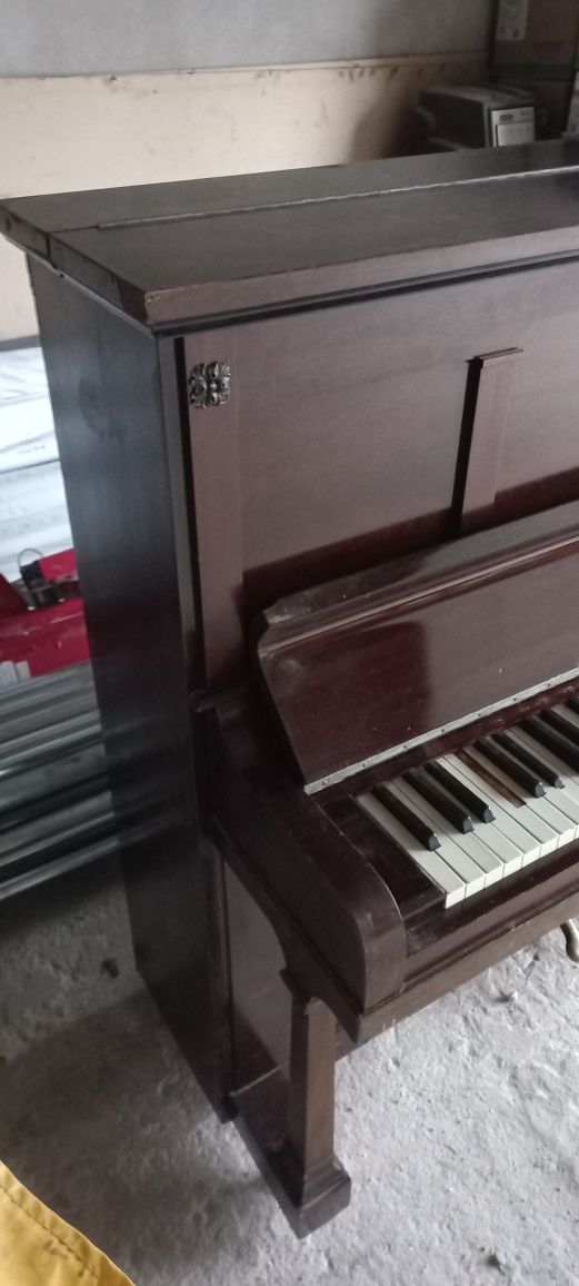 Pianino ponad 100 lat