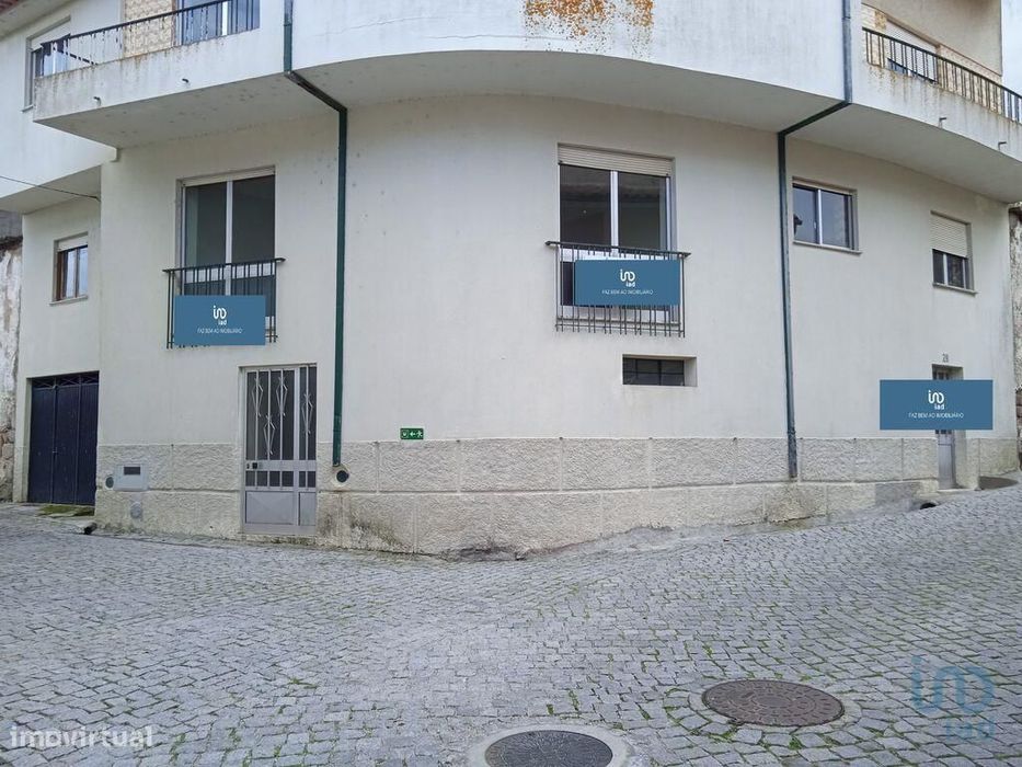 Casa de aldeia T5 em Girabolhos de 505,00 m2
