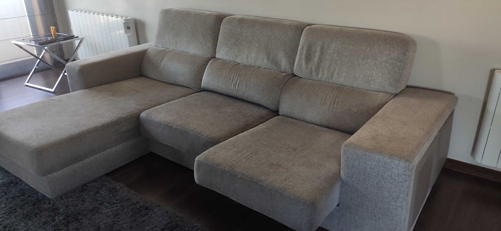 Sofá com chaise long