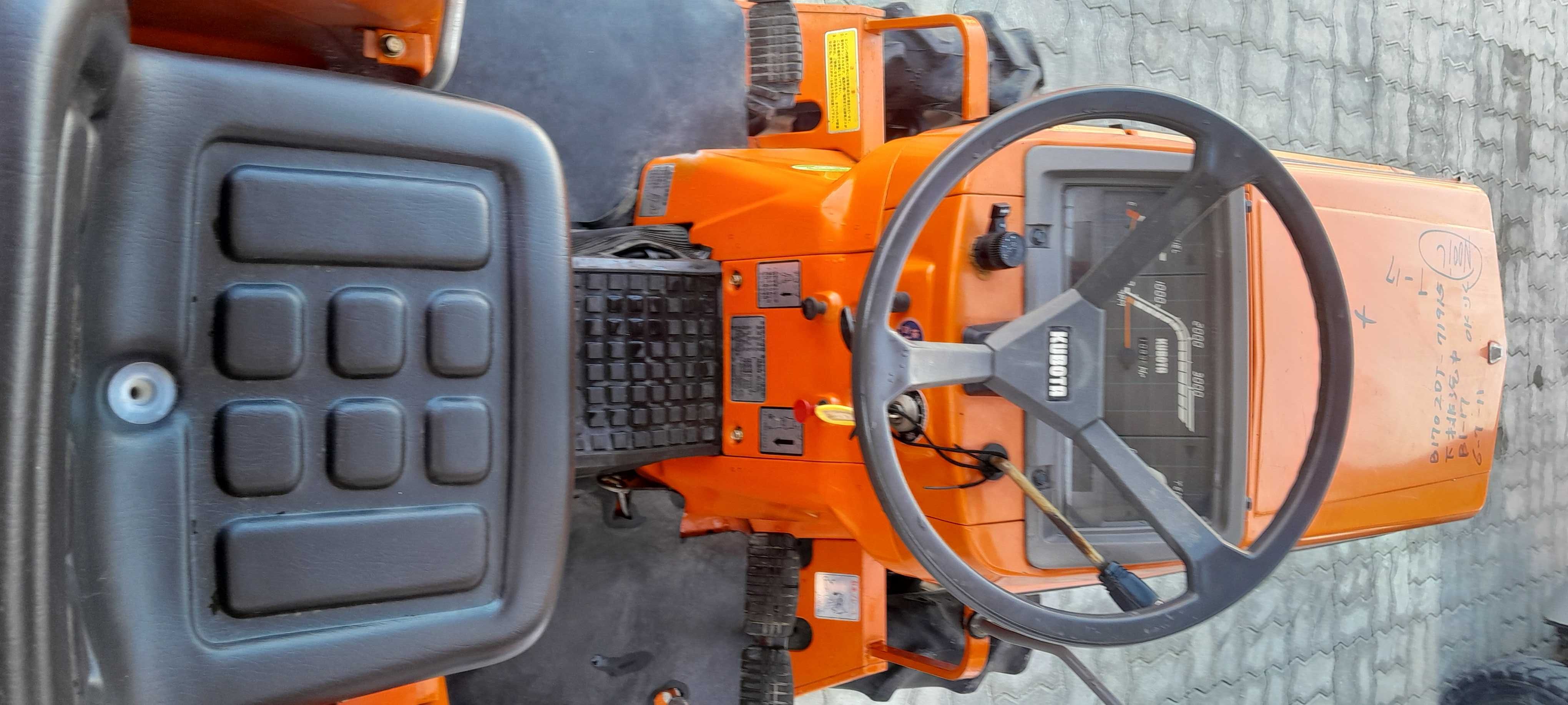 KUBOTA BULTRA B1-17, 4x4 com Capota