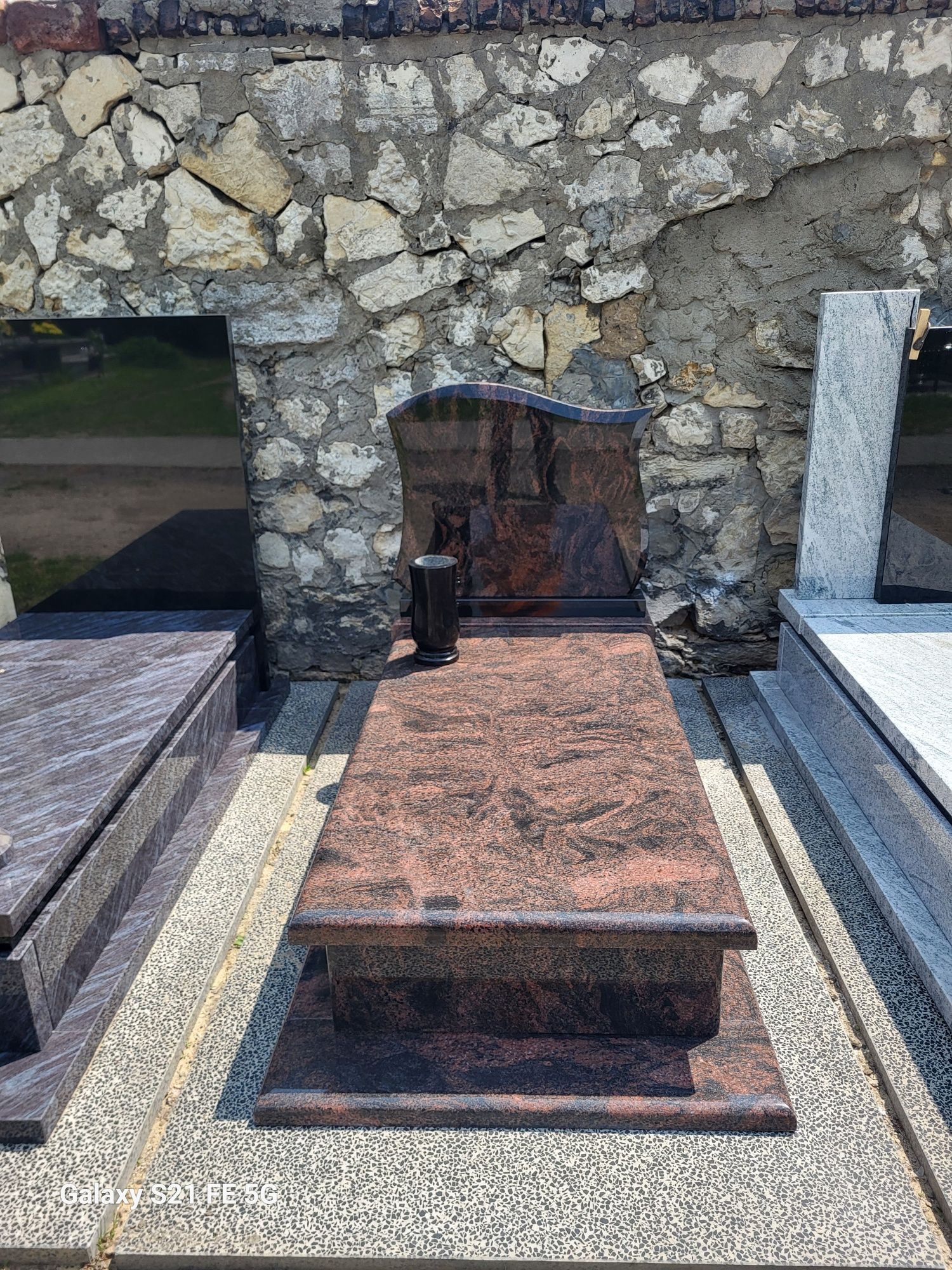 Nagrobki granitowe  od 4000 zł Nagrobki podwójne