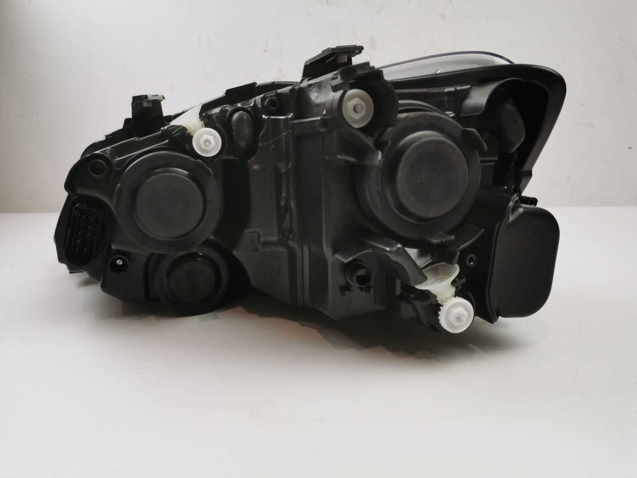 TYC  Lampa Prawa VW Polo V 5