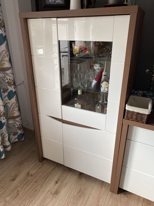 Witryna meblowa bialodrewniana