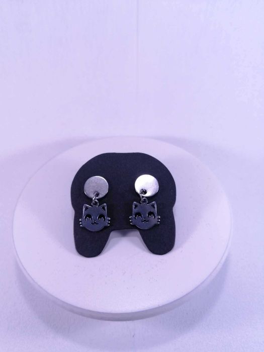 Brincos redondo em aço com gato sorridente - Novos