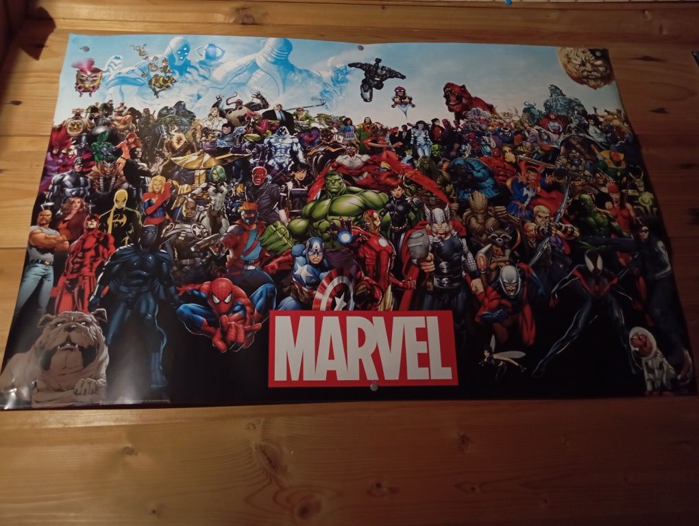 plakat z postaciami Marvela