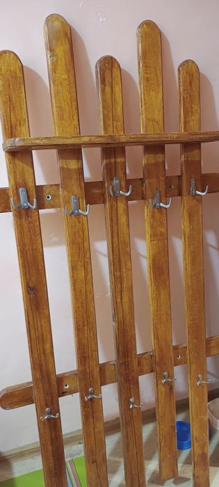 Вішалка в прихожу