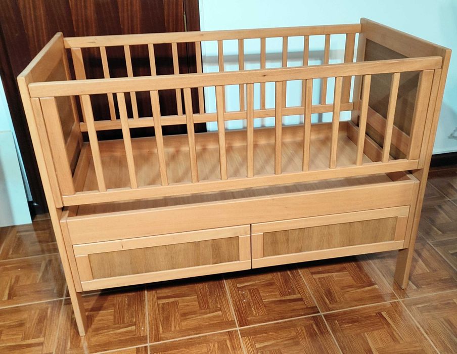 Berço de bébé - criança em madeira maciça (tola) com gavetas