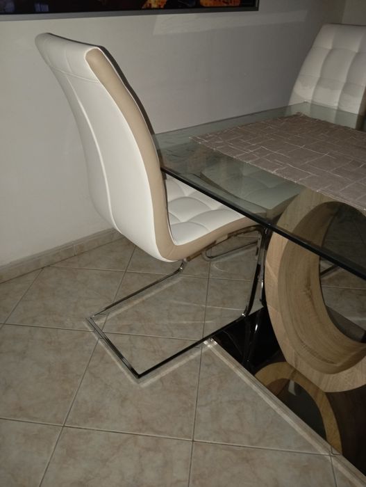 Vendo 04 cadeiras em pele