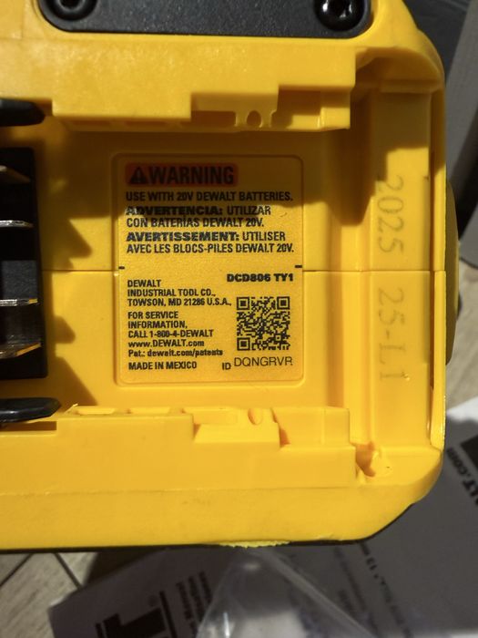 Шуруповерт Dewalt DCD806 "Anti-rotation"