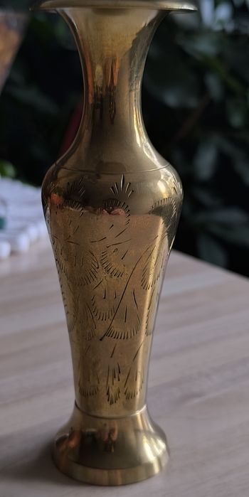 Wazonik z mosiądzu.