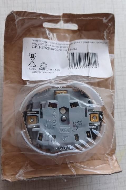 10 gniazd elektrycznych OSPEL Sonata pojedynczych Z/U z klapką oraz ra