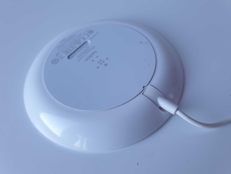 Беспровідна зарядка Belkin F7U027 + зарядне
