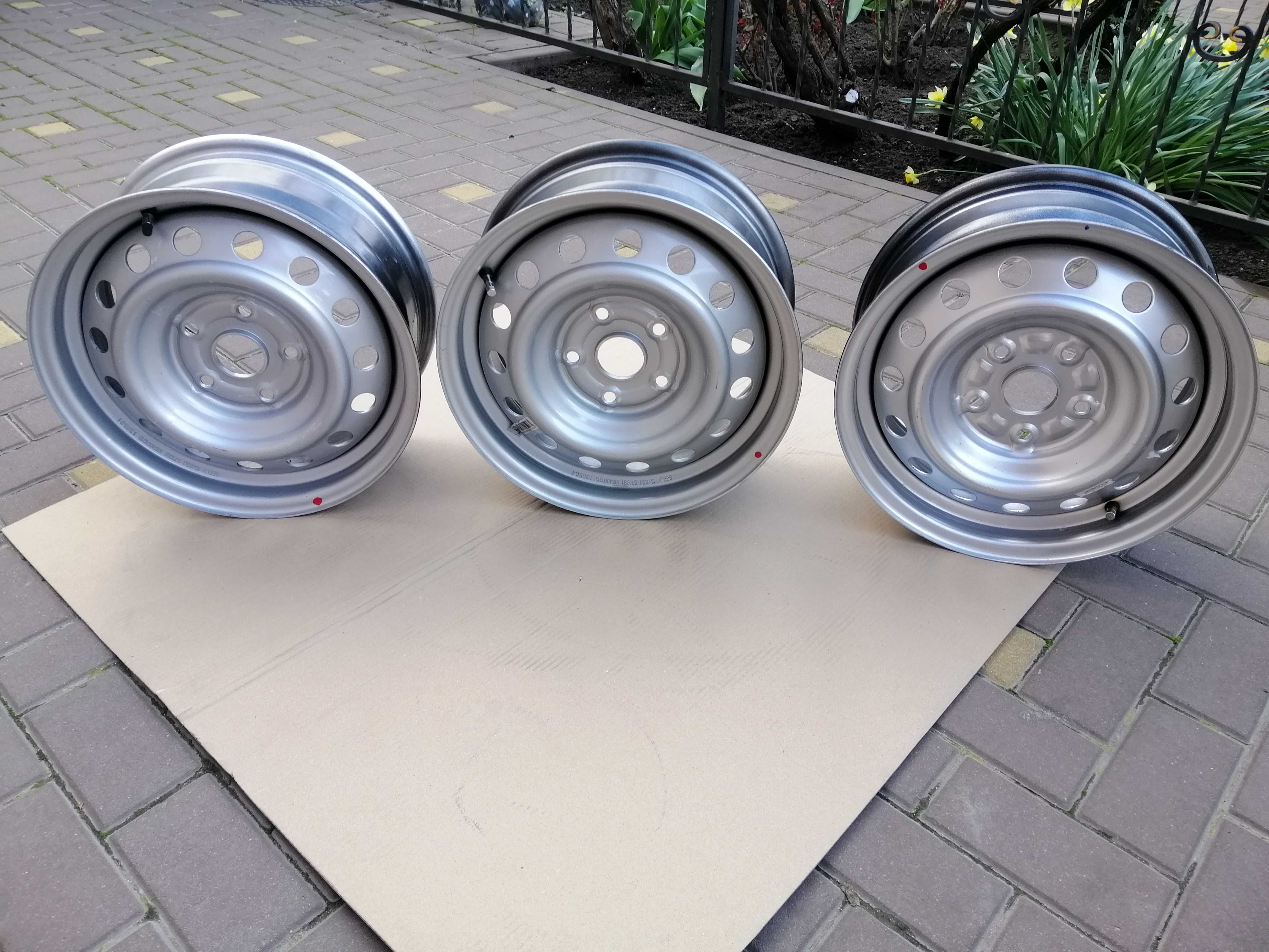 Диски R 15 Geely Emgrand 3 шт. новые сняты с запасок