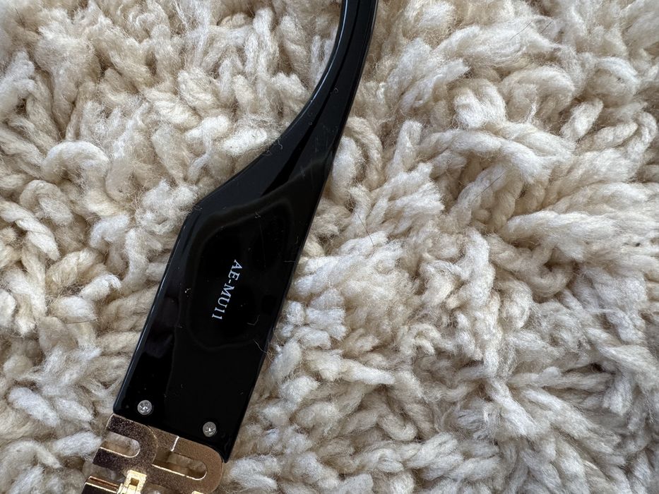 Miu Miu okulary przeciwsłoneczne czarne złote logo damskie wąskie