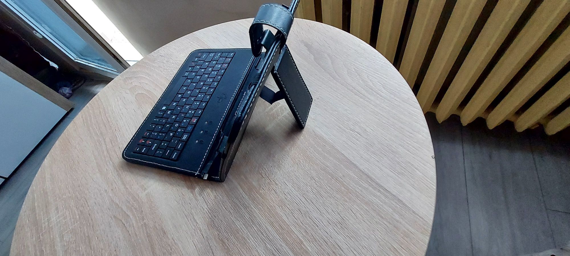 Etui klawiatura do tableta