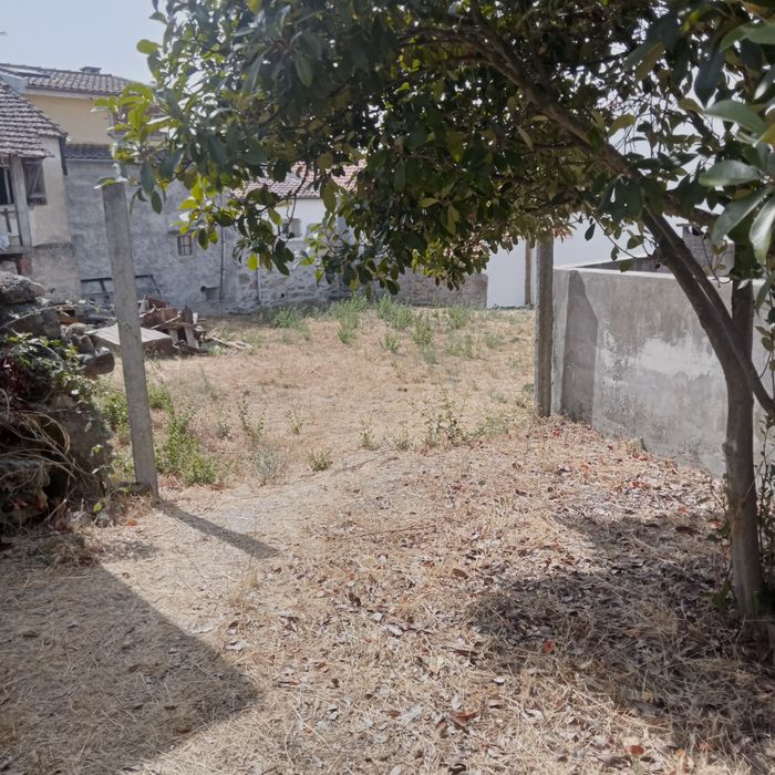 Moradia em Chaves Recuperar 400m

Sta Cruz / Trindade