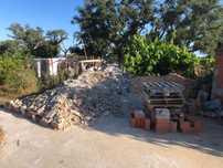 Entulho para obras na zona de Relíquias (Alentejo)