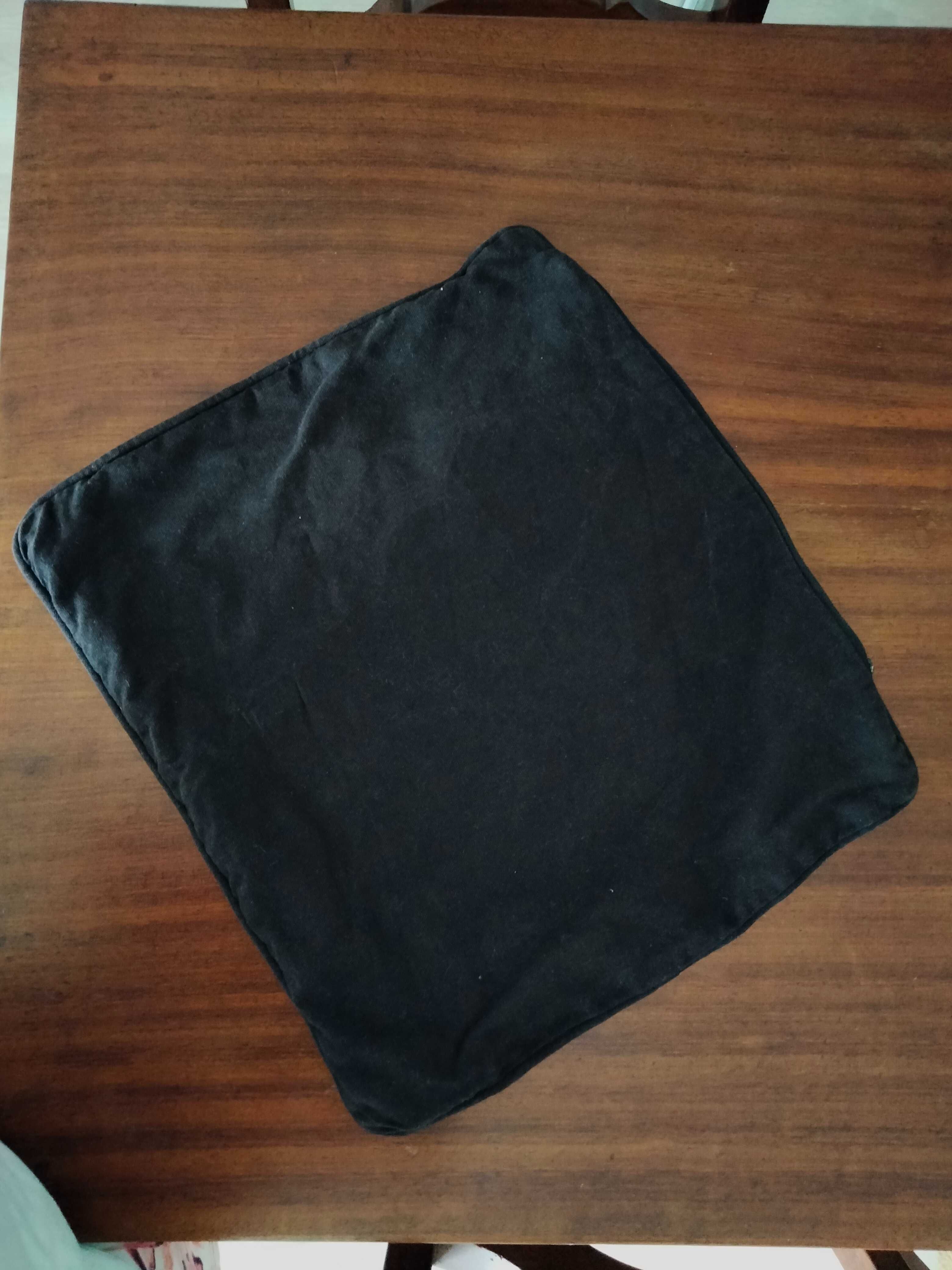capas de almofada pretas IKEA