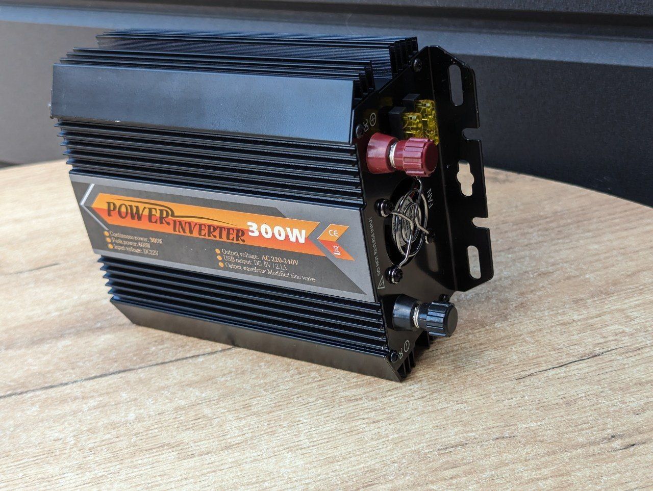 Інвертор перетворювач напруги 12 V 300 W POWER INVERTER T8093U з модиф