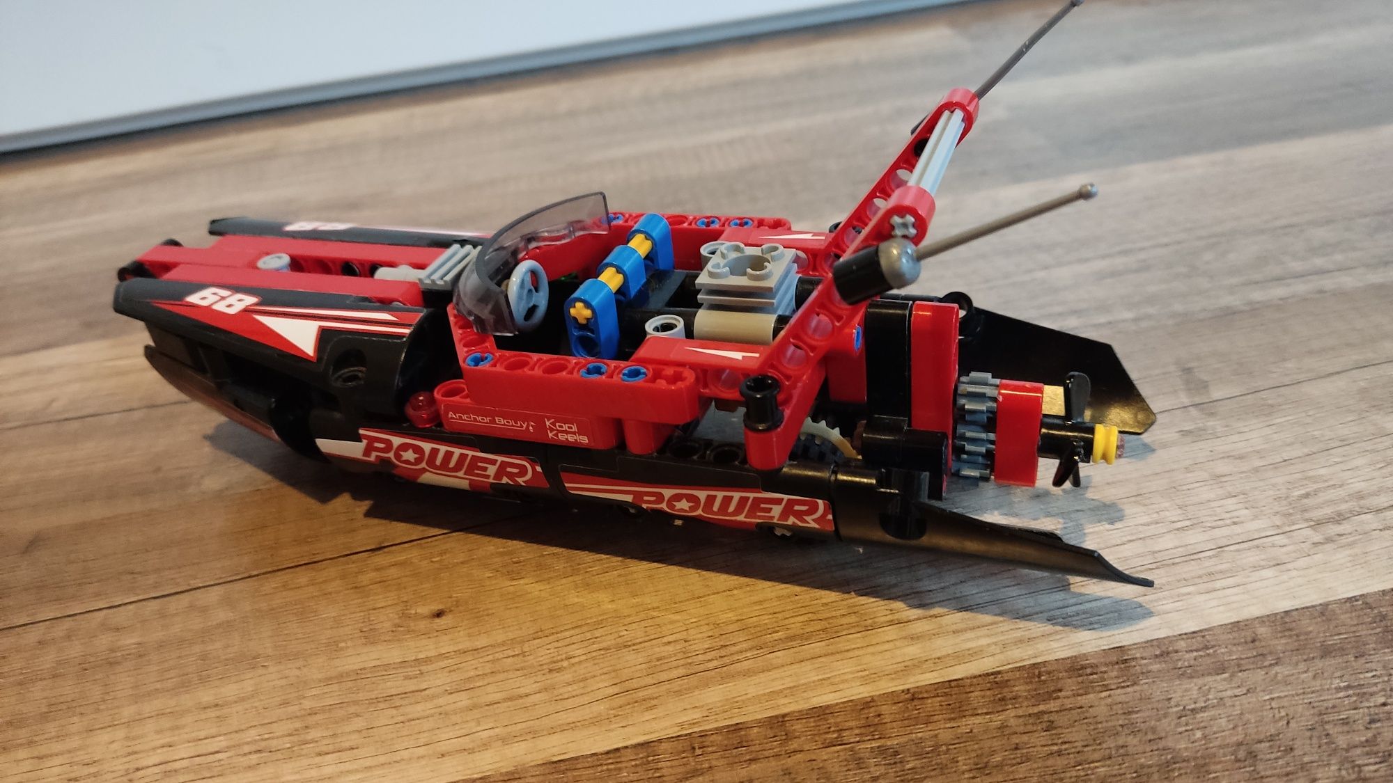 Lego Technic motorówka 42089