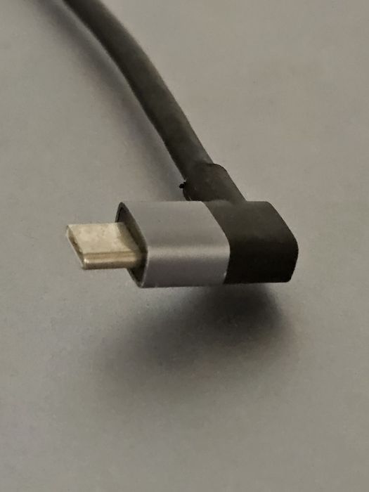 Aluminiowa podstawa monitora ze stacją dokującą usb C