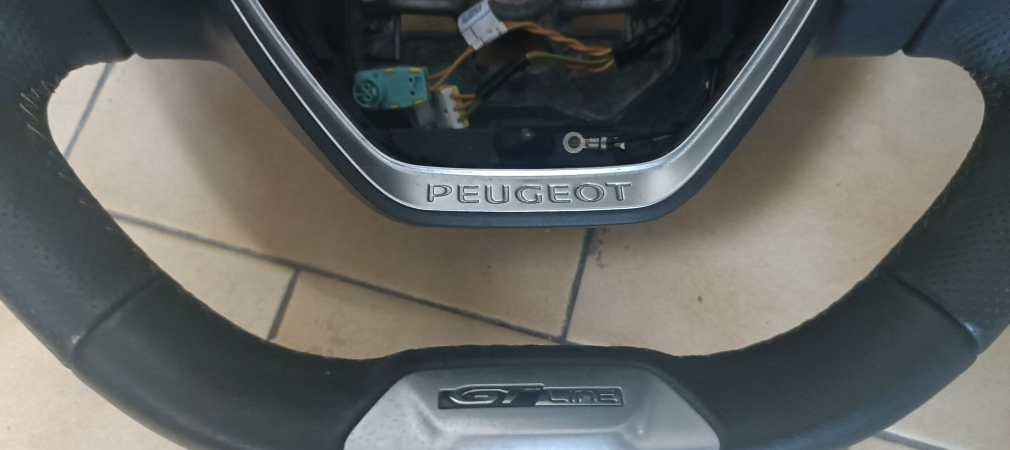 Volante Peugeot GT line