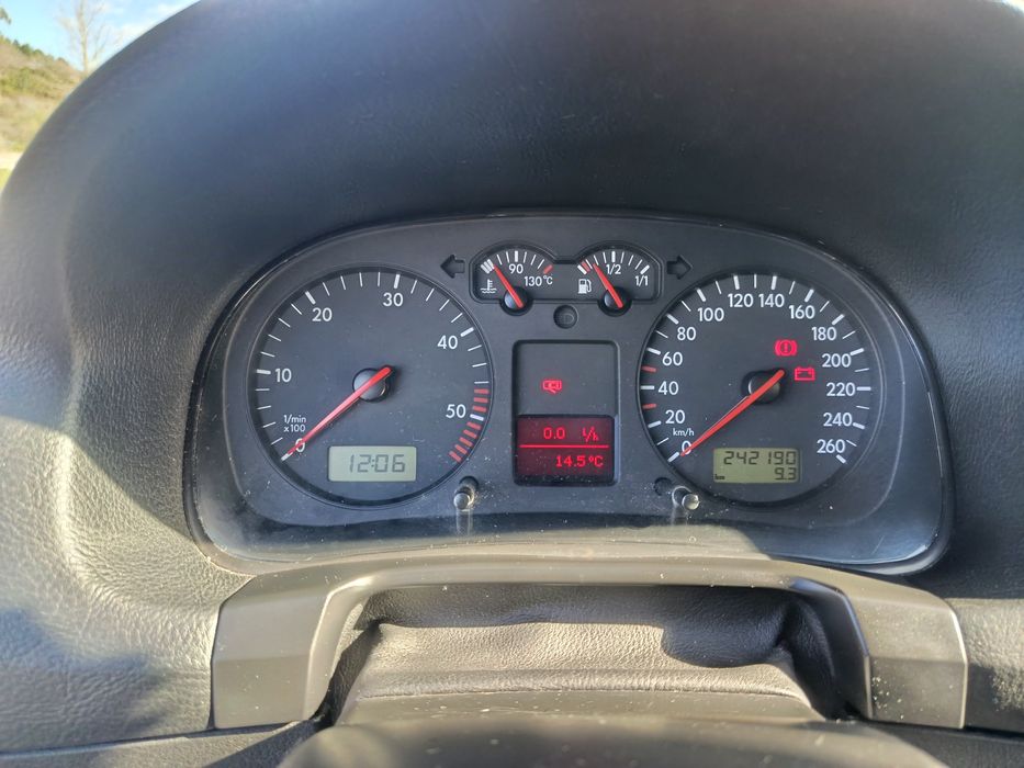 Volkswagen Golf 4 - Edição 25 Anos - 1.9 TDI (2002)