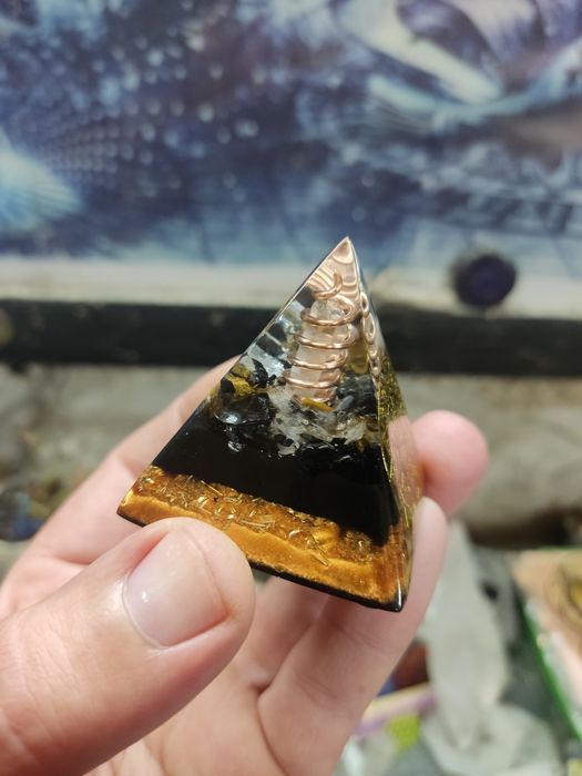 Pirâmide Orgonite