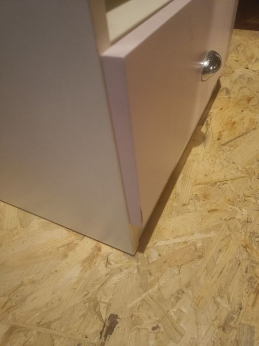 Szafka nocna biało-różowa