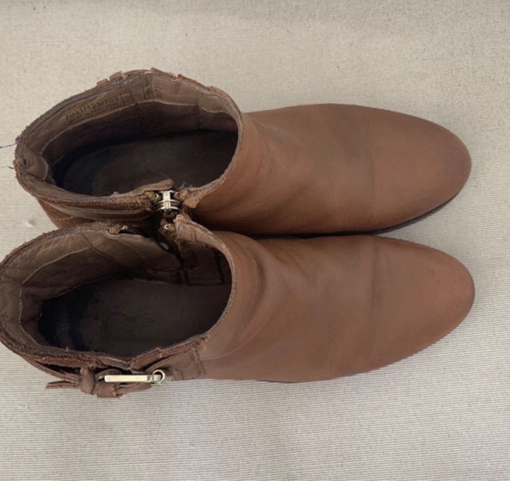 Botins castanhos da massimo dutti