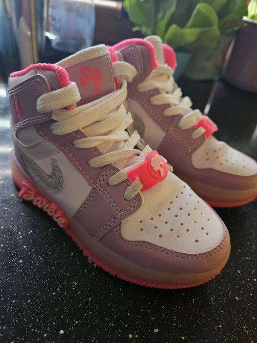 Buty nad kostkę Nike r. 29 Barbie