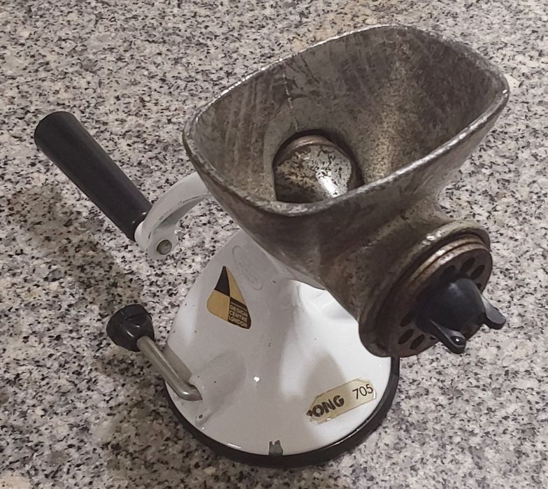 MOINHO ANTIGO E RARÍSSIMO PARA PICAR CARNE OU OUTRO.Casa,Colecção,Etc.