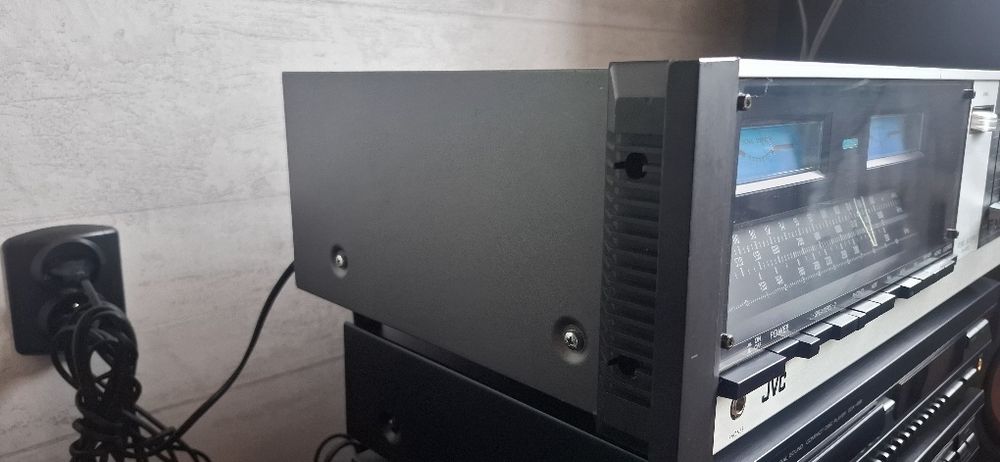 Piękny amplituner firmy JVC JR-S100L.