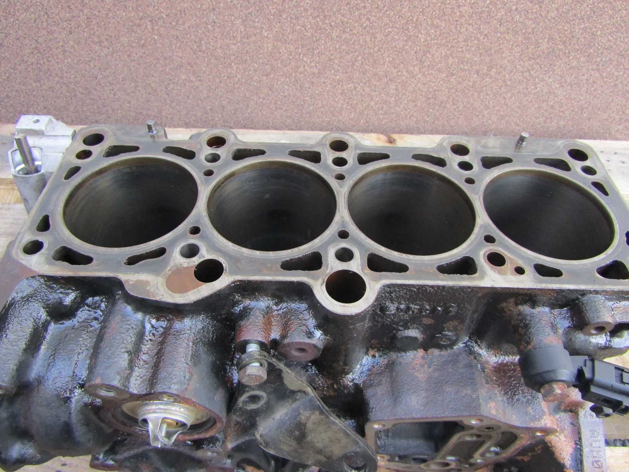 Vw Golf IV Bora Leon 1.8 T Turbo blok silnika silnik AUM