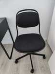 Secretária ikea Micke com cadeira e candeeiro